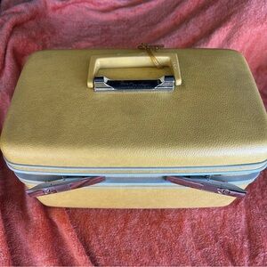Samsonite Yellow and Silver Makeup Organizer with Hard Shell